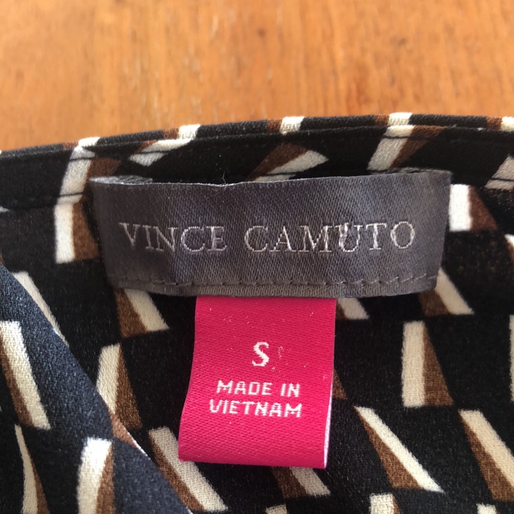 Vince Camuto Cap Sleeve Asymmetrical Wrap Blouse Geometric Print Sz S - Like New - Picture 5 of 11